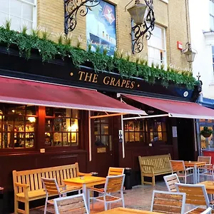 https://the-grapes-inn.tophotelsbath.com